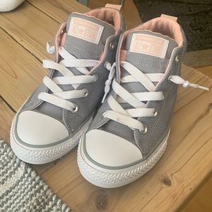 Youth no tie converse shoes